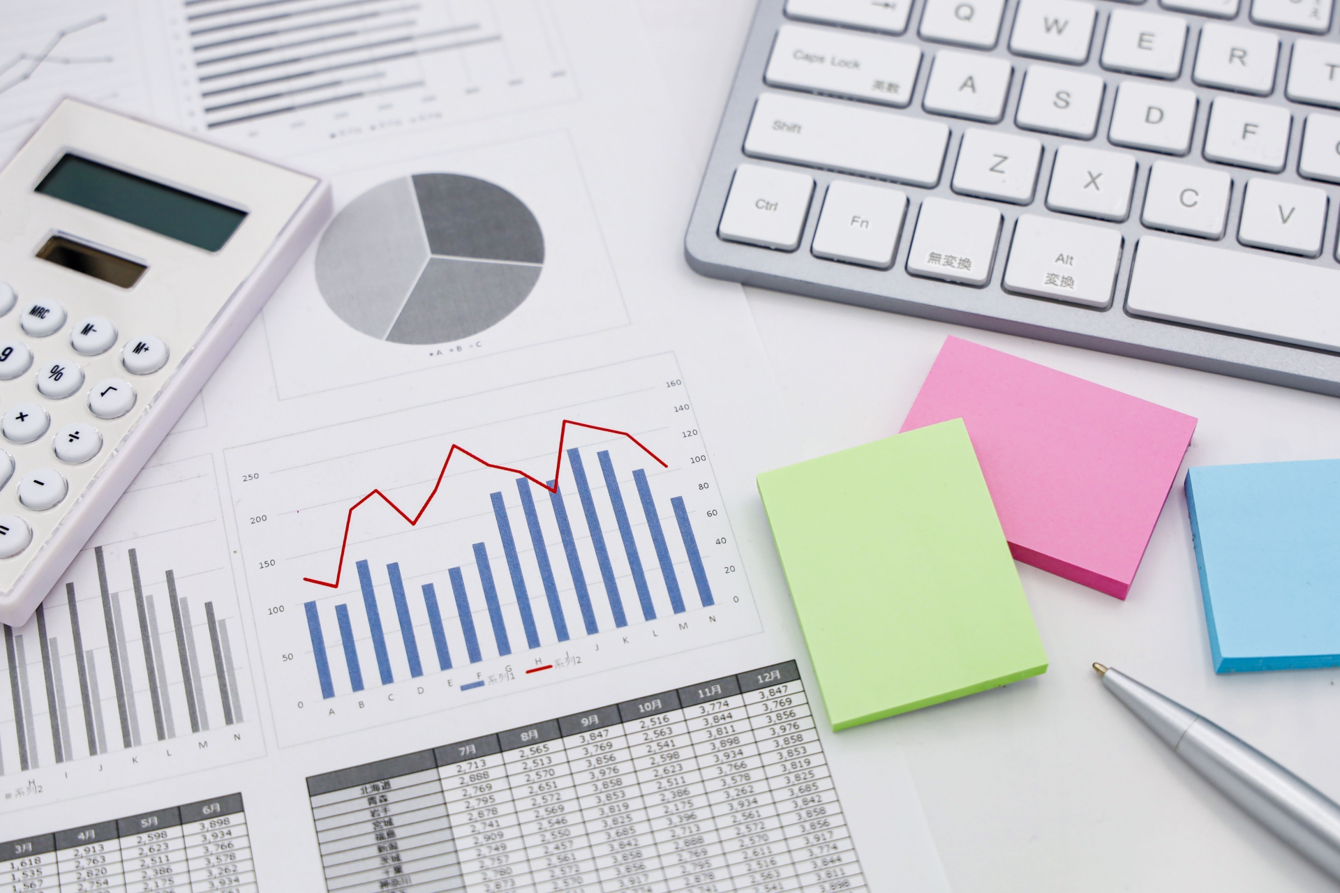 ミーティングしている社員